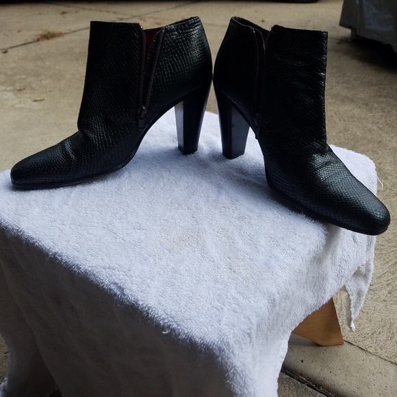 DKNY Pewter Snake Skin Women's Boots - Picture 3 of 8